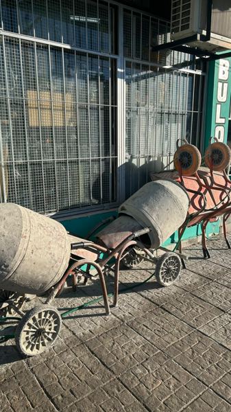 Hormigoneras y carretillas